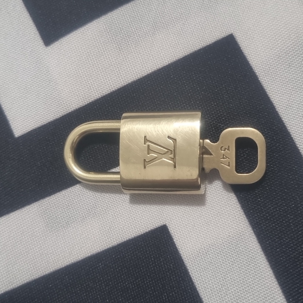 LOUIS VUITTON Padlock & Key Set #347 Brass